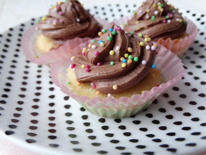 Bounty Dragende cirkel account Mini cupcakes met chocolade-topping • Bake All Day